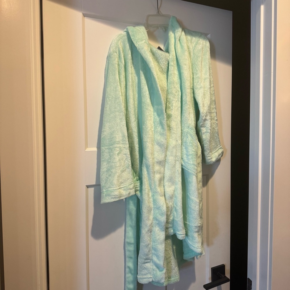 Eddie Bauer green kids green robe 14/16